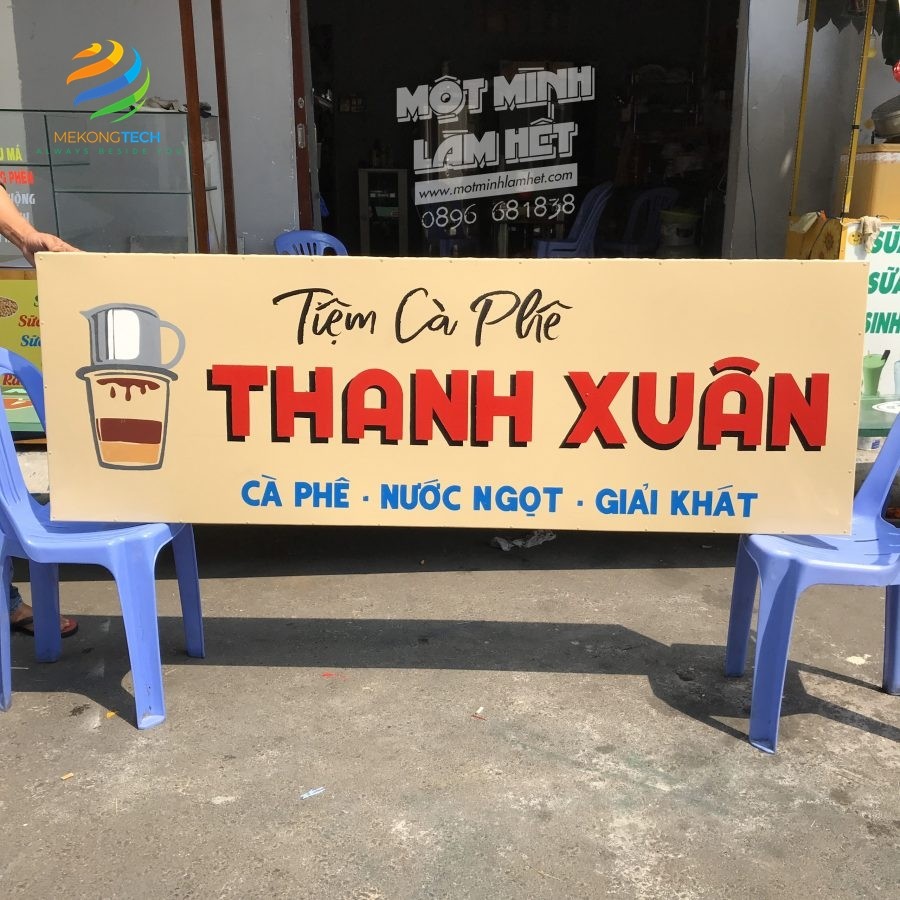 Thi công vẽ bảng thiệu bằng tay tại nhà khách hàng và sau đó bàn giao cho khách